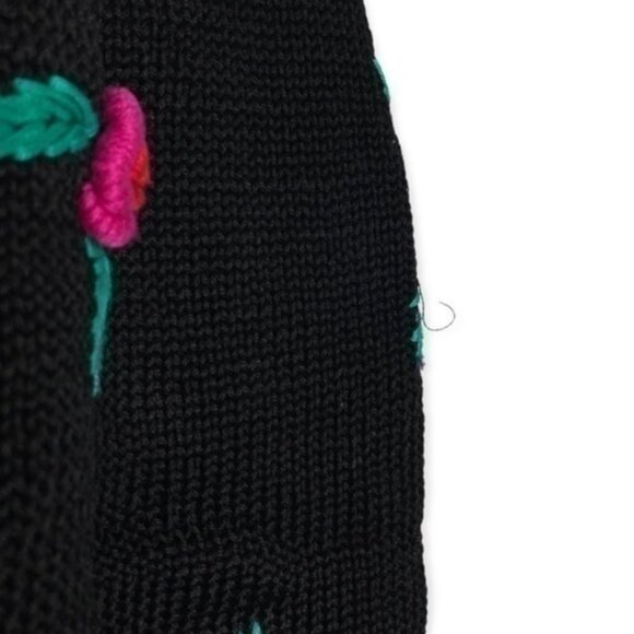 Vintage 80s Roberta Frost hand knit by Woolart black rose knit cardigan - Picture 6 of 10